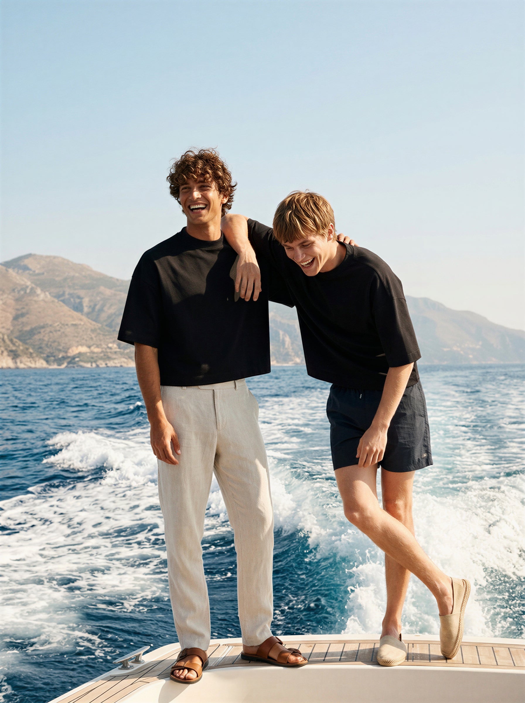FOUNDATION CROPPED OVERSIZED TEE BLACK